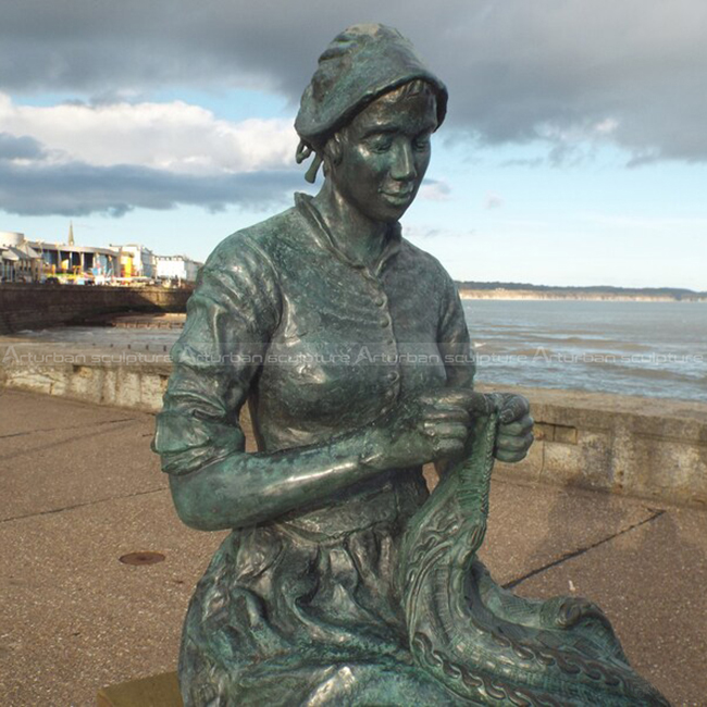 Gansey Girl statue