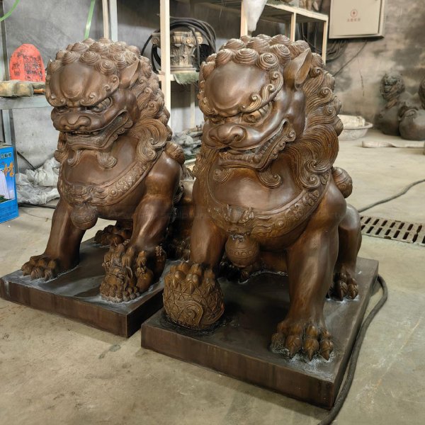 foo dog statue outdoor