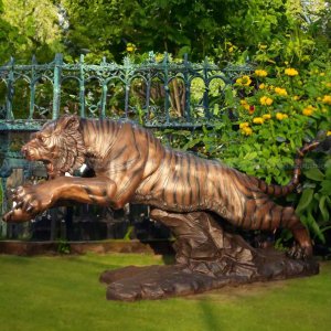 bengal tiger sculpture