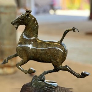 horse statue decor