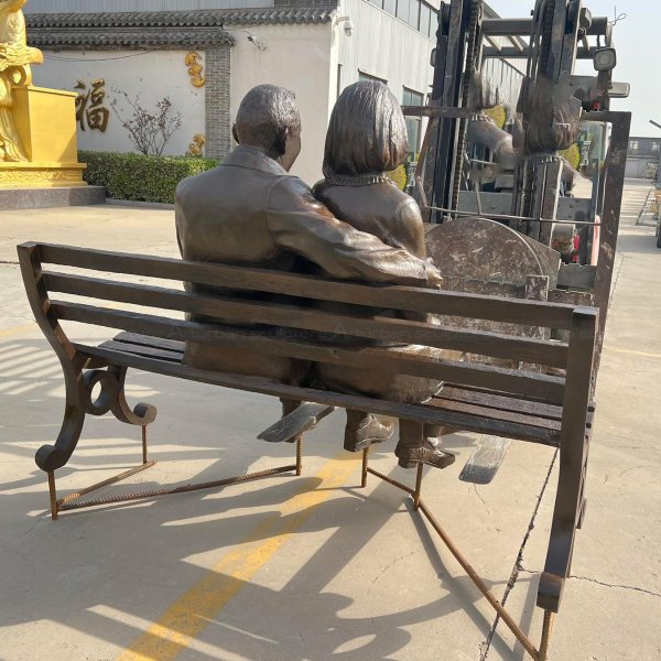 Couple Sitting on Bench Statue