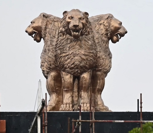 lion statue 