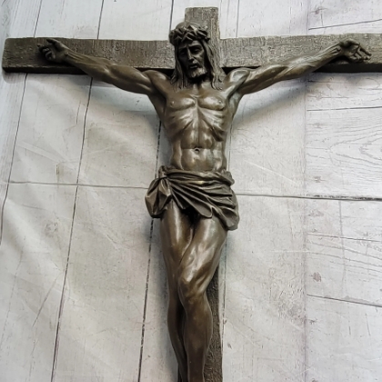 crucified jesus statue