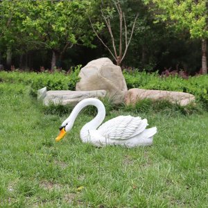 Swan Yard Ornament