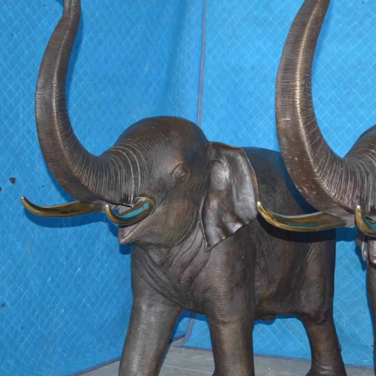 2 Elephant Statue