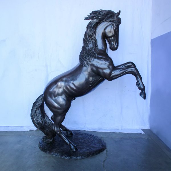 Quarter Horse Statue