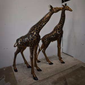 Standing Giraffe Statue