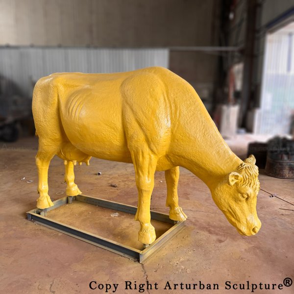 make the color for Cow Statue Life Size